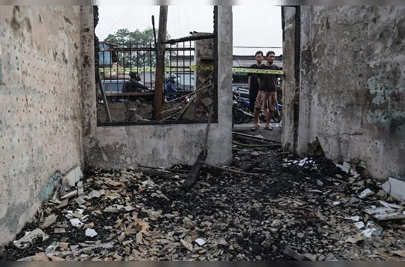 Suasana salah satu rumah warga yang ludes terbakar si jago merah