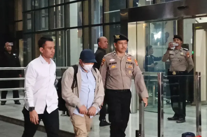Bupati Lombok Barat Lalu Ahmad Zaini di Gedung Merah Putih KPK.