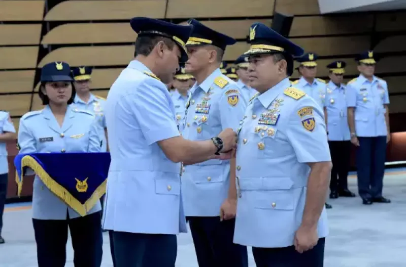 Kepala Staf Angkatan Udara (Kasau) Marsekal TNI M. Tonny Harjono, S.E., M.M., memimpin sertijab Jabatan Irjenau di Auditorium I.G. Dewanto Mabesau, Cilangkap, Jakarta Timur