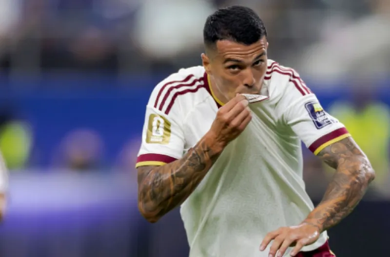 Pedro Porro merayakan gol kedua Spanyol melawan Prancis.