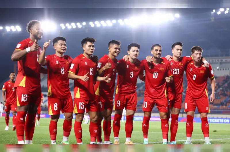 Gol Dinh Bac Bawa Vietnam Menang atas Filipina, Xuan Son Cedera