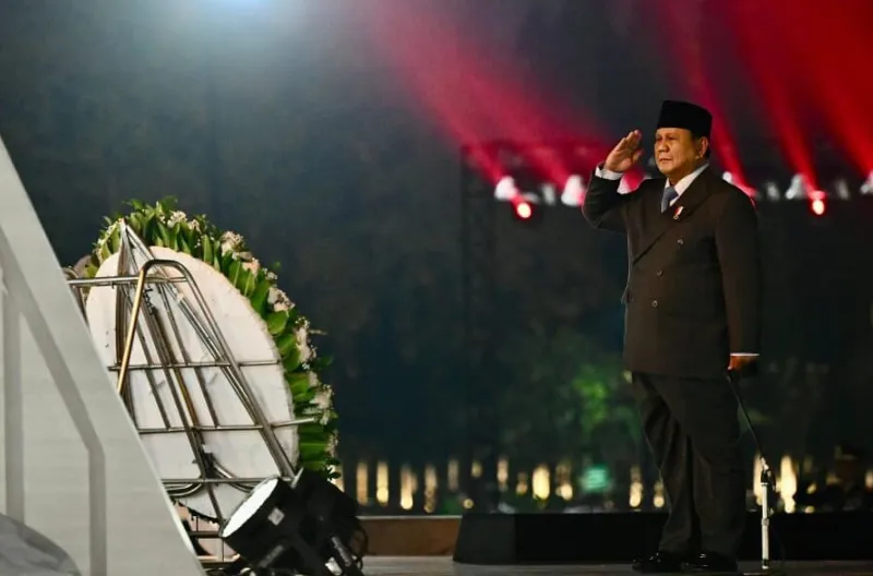 Presiden Prabowo Subianto memimpin ziarah nasional dan renungan suci dalam rangkaian peringatan Hari Ulang Tahun (HUT) ke-81 Kemerdekaan Republik Indonesia pada Minggu, 16 Agustus 2026 pukul 23.45 WIB di Taman Makam Pahlawan (TMP) Nasional Utama Kalibata,