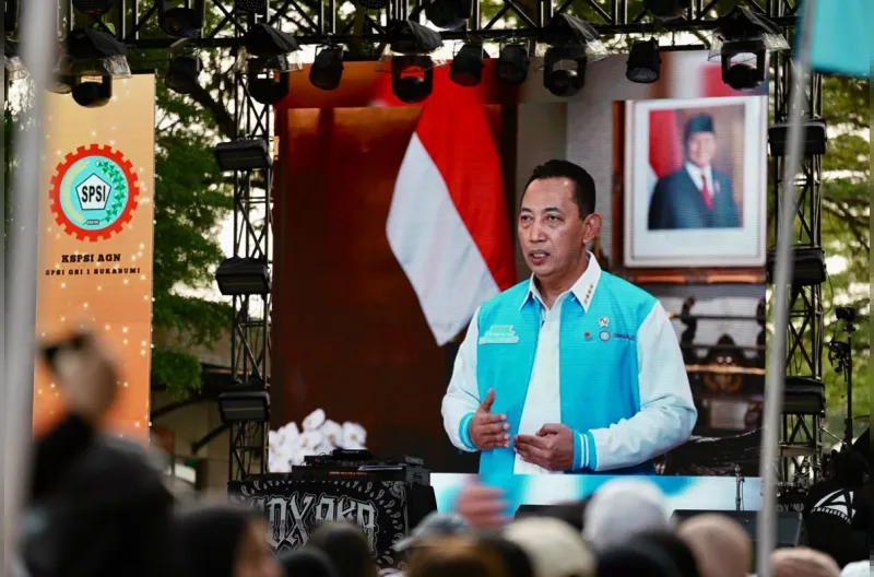 Kepala Staf Kepresidenan Jenderal Polisi Drs. Listyo Sigit Prabowo, M.Si., menyampaikan sambutan melalui video pada peringatan HUT ke-53 Federasi Serikat Pekerja Tekstil, Sandang dan Kulit (FSP TSK) KSPSI AGN di Sukabumi, Minggu (18/10/2026).