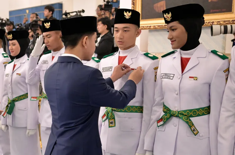 Pengukuhan anggota Pasukan Pengibar Bendera Pusaka (Paskibraka) tahun 2026 oleh Wakil Presiden Gibran Rakabuming dalam upacara yang digelar pada Sabtu, 15 Agustus 2026 di Istana Negara, Jakarta.