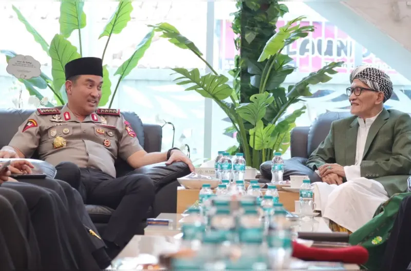 Kapolri Jenderal Polisi Suyudi Ario Seto melaksanakan silaturahmi ke Pondok Pesantren (Ponpes) Tebuireng sekaligus berziarah ke makam Presiden ke-4 Republik Indonesia, KH Abdurrahman Wahid atau Gus Dur, di Kabupaten Jombang, Jawa Timur, Sabtu (17/10/2026)