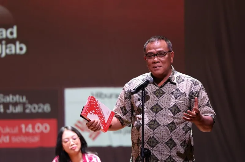 Menteri Lingkungan Hidup, Mohammad Jumhur Hidayat memberikan sambutan