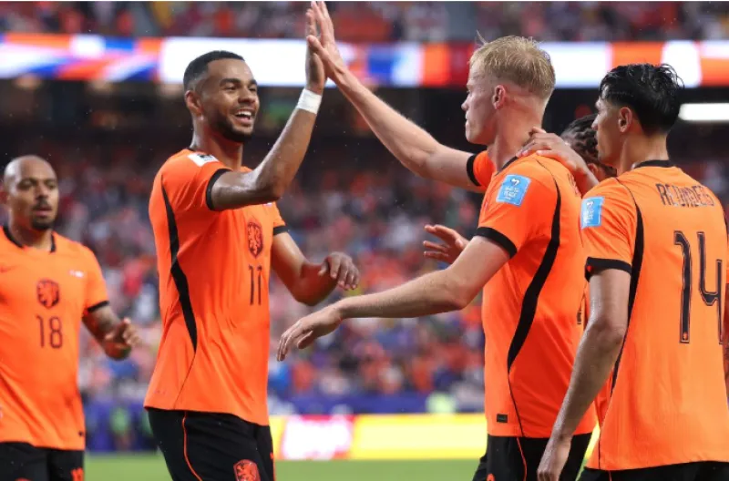Belanda memuncaki Grup F setelah menang 3-1 atas Tunisia