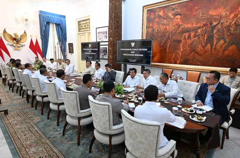 Presiden Prabowo Subianto menggelar rapat terbatas mengenai kesiapan pemerintah hadapi kemarau dan El Nino bersama sejumlah anggota Kabinet Merah Putih di Istana Merdeka, Jakarta, pada Selasa, 28 Juli 2026