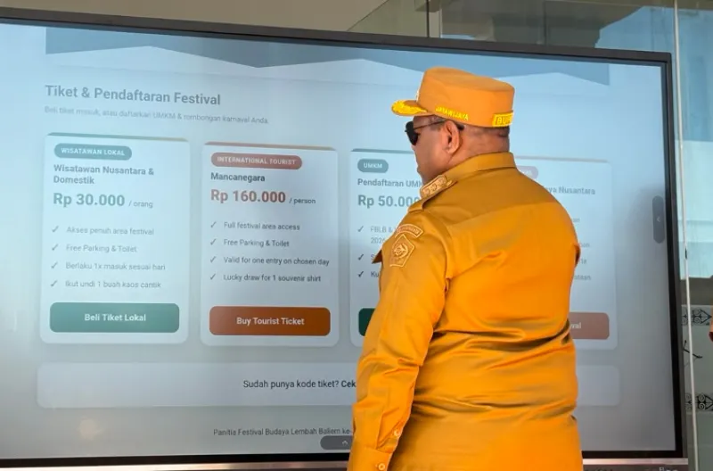 Bupati Jayawijaya Atenius Murip saat meresmikan sistem administrasi pelaksanaan dan layanan pembelian tiket secara daring (online) untuk Festival Budaya Lembah Baliem (FBLB) Ke-34 Tahun 2026.