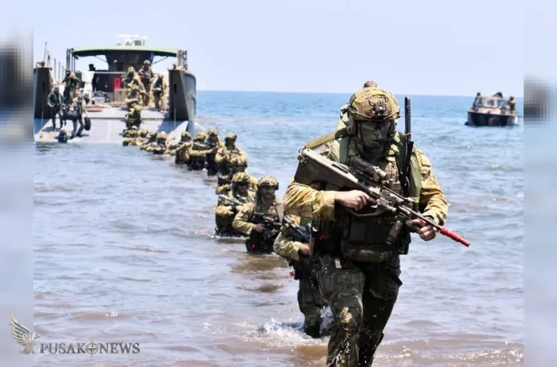 Latihan Gabungan Bersama (Latgabma) Keris Woomera 2026 bersama dengan Angkatan Bersenjata Australia / Australian Defence Force (ADF) di Pantai Banongan, Situbondo, Jawa Timur, Kamis (15/10/2026).