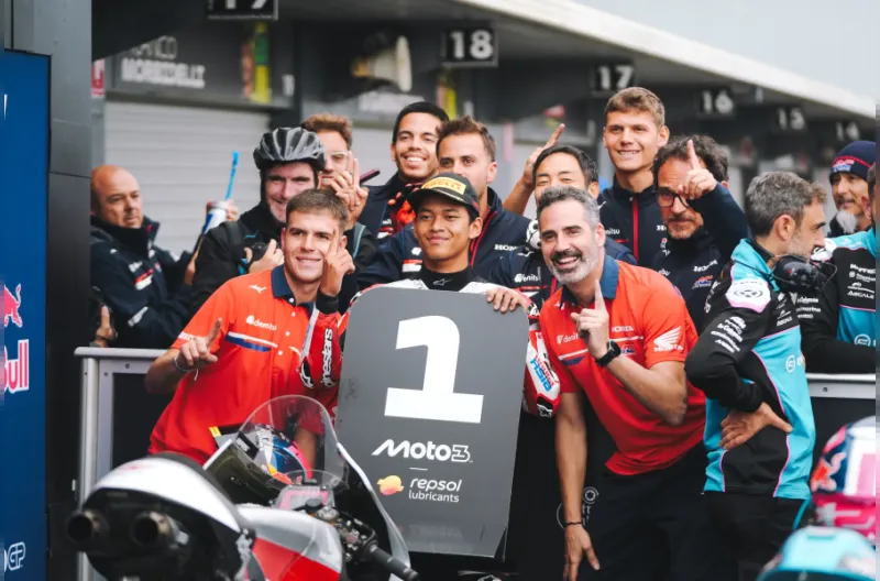 Veda Ega Pratama mencatat sejarah di Moto3 Australia 2026 setelah meraih pole position di Sirkuit Phillip Island 24/10/2026