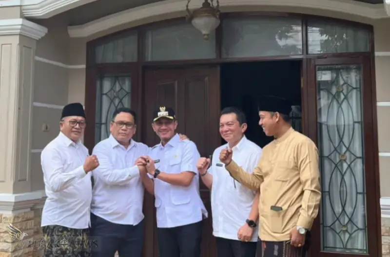 Bupati Lebak M Hasbi Asyidiki Jayabaya akhirnya mendatangi rumah Wakil Bupati Lebak Amir Hamzah di Kapugeran, Kelurahan Rangkasbitung Barat, Kecamatan Rangkasbitung, Lebak, Rabu 1 April 2026
©PusakoNews.com/red