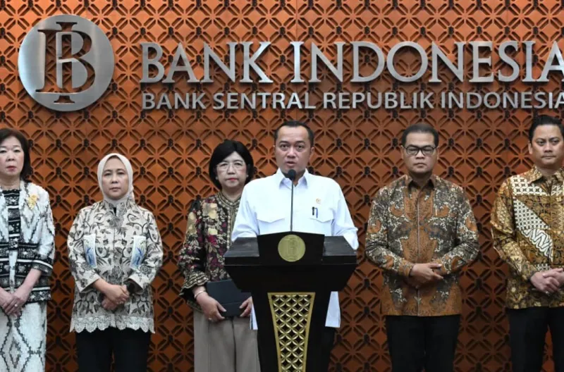 Menteri Sekretaris Negara, Prasetyo Hadi menyampaikan keterangan pers di Gedung Bank Indonesia, Jakarta, pada Senin, 27 Juli 2026.