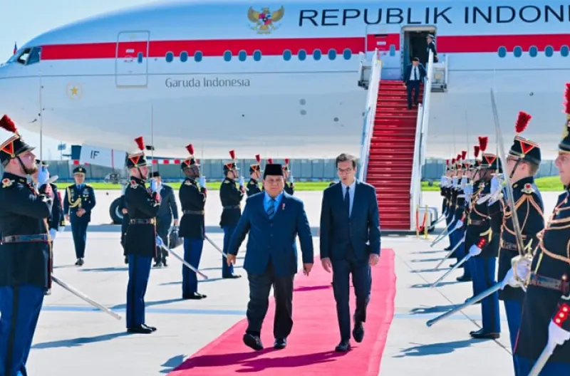 Presiden Republik Indonesia, Prabowo Subianto, tiba di Bandara Orly, Paris, Republik Prancis, pada Selasa, 26 Mei 2026, sekitar pukul 10.00 waktu setempat
©PusakoNews.com/BPMI Setpres