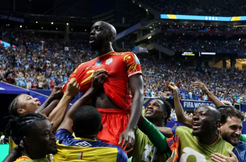 Yoane Wissa merayakan gol keduanya yang menjadikan RD Kongo unggul 3-1 dari Uzbekistan