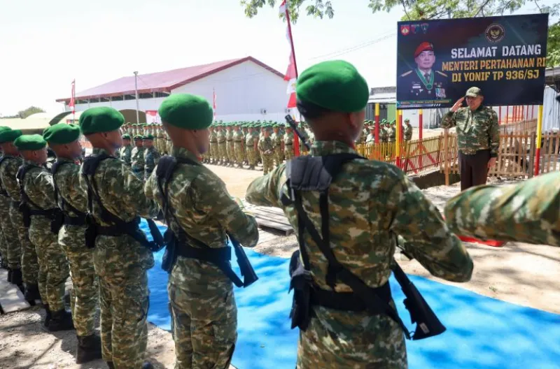 Menhan Sjafrie Tinjau Yonif TP 936, Tegaskan TNI Harus Berdampak Nyata bagi Masyarakat