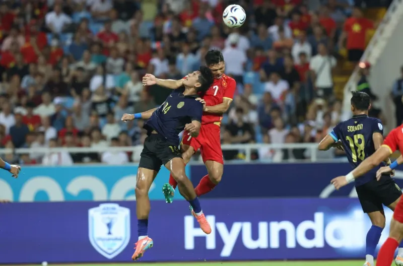 Vietnam Tundukkan Kamboja 3-1, Nguyễn Đình Bắc Borong Dua Gol