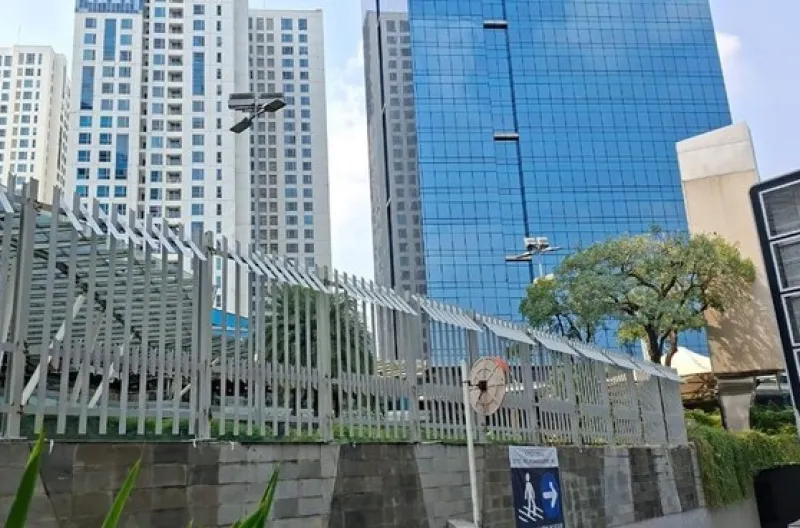 Usai Disorot Publik, Pagar Tinggi Mal Kokas Dibongkar