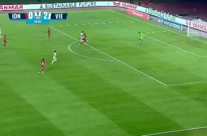 Gol Nguyễn Xuân Son 71' menyempurnakan kemenangan bersejarah bagi Vietnam di Kandang Indonesia