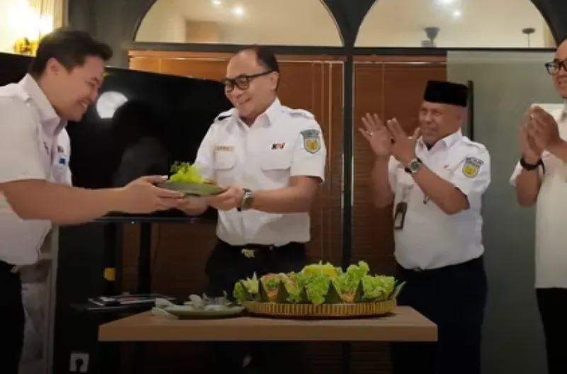 KAI Services Gelar Doa Bersama dan Santuni Anak Yatim, Tandai Awal Pengelolaan Layanan Dining Car Kereta Cepat Whoosh