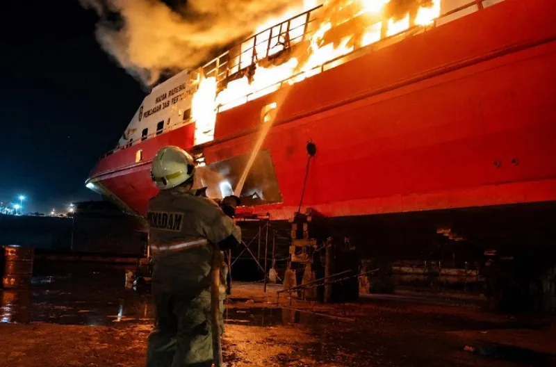 Kebakaran KN SAR Ramawijaya 240 di Muara Baru Berhasil Dipadamkan, Tidak Ada Korban Jiwa Kebakaran KN SAR Ramawijaya 240 di Muara Baru Berhasil Dipadamkan, Tidak Ada Korban Jiwa