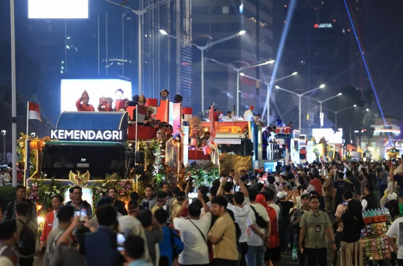 Panggung Hiburan dan Karnaval Mobil Hias Meriahkan HUT ke-81 RI di Bundaran HI