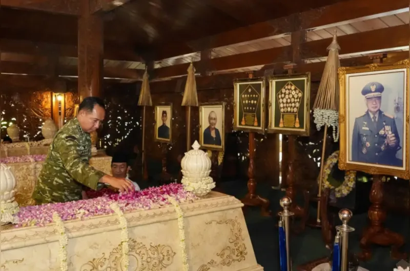 Panglima TNI Agus Subiyanto Ziarah ke Makam Soeharto dan Jenderal Soedirman Jelang HUT ke-81 TNI